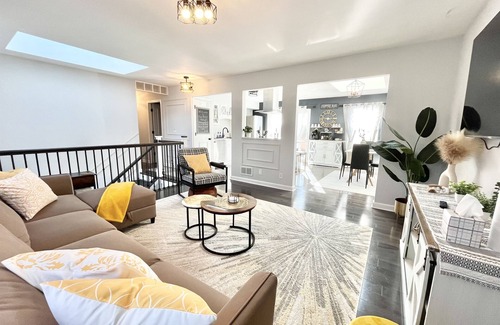 Geneva Haus | OutdoorOasis-King bed-Fire Pit-Mins to town-EV charger