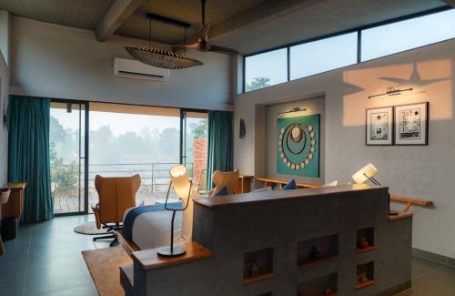 Mandla Kabine | Outpost 12, A Sinali Experience, Kanha