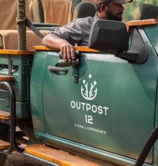 Mandla Kabine | Outpost 12, A Sinali Experience, Kanha