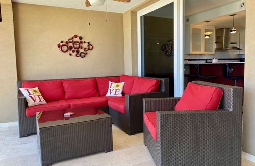 Eagle Beach Eigentumswohnung | OUTSTANDING OASIS 4th FLOOR CONDO At EAGLE BEACH