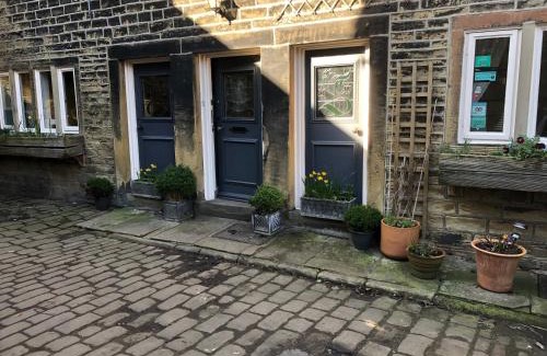 Ripponden Haus | Over The Bridge Guest House