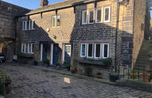 Ripponden Haus | Over The Bridge Guest House