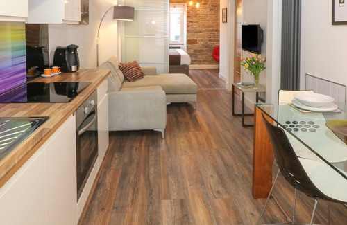 Holmfirth Haus | Over-Under Cottage, HOLMFIRTH