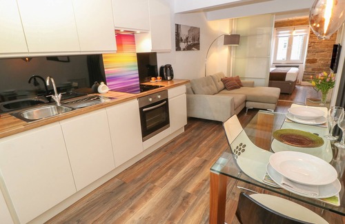 Holmfirth Haus | Over-Under Cottage, HOLMFIRTH