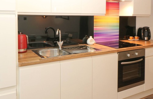 Holmfirth Haus | Over-Under Cottage, HOLMFIRTH