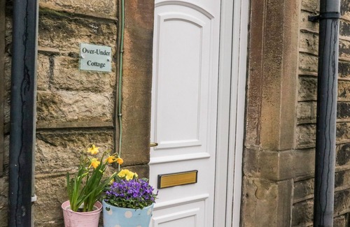 Holmfirth Haus | Over-Under Cottage, HOLMFIRTH