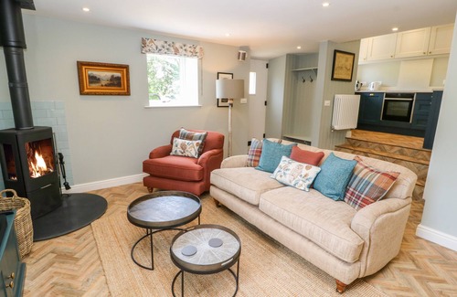 Little Hayfield Hütte | OVERLEA COWSHED, romantisch, mit Whirlpool in Hayfield, Ref 1017057