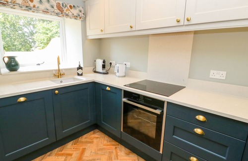 Little Hayfield Hütte | OVERLEA COWSHED, romantisch, mit Whirlpool in Hayfield, Ref 1017057