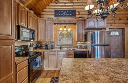 Berkeley Springs Kabine | Overlook at Sleepy Creek -secluded, creek access, grill, wifi, deck, game room