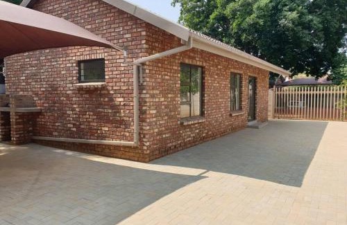 Klerksdorp Wohnung | Overnight stay. Self-catering.