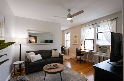 Cleveland Circle Wohnung | Oversized 1Bed w/ Outdoor Pool & Elevator