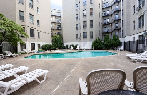 Cleveland Circle Wohnung | Oversized 1Bed w/ Outdoor Pool & Elevator