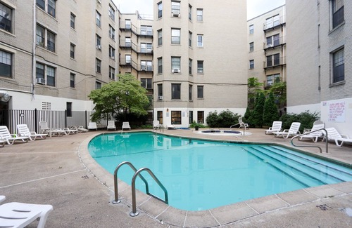 Cleveland Circle Wohnung | Oversized 1Bed w/ Outdoor Pool & Elevator