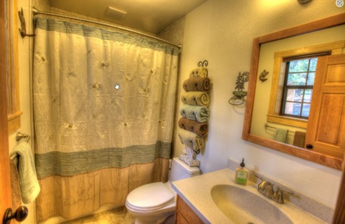 Foresta Kabine | Owl Moon Cabin - Rare jewel of a cabin located inside Yosemite National Park