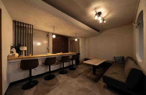 Gifu Wohnung | oyadoya gifu kinryu 岐阜駅徒歩10分 デザイナーホテル 大人数貸切 最大7名 駐車場2台有り