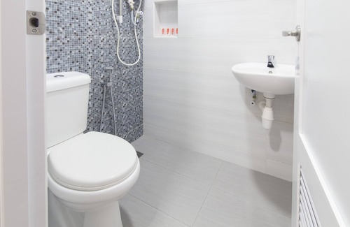 Port Dickson Hotel | OYO 1145 Lea Guest House & Cafe