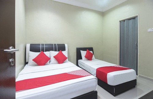 Kampung Keladi Hotel | OYO 1180 Village View Motel