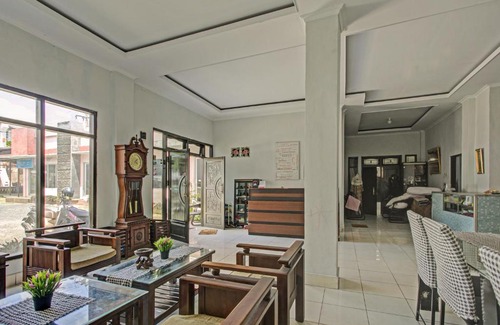 Banjarbaru Hotel | OYO 3757 Mahkota Syariah Guesthouse