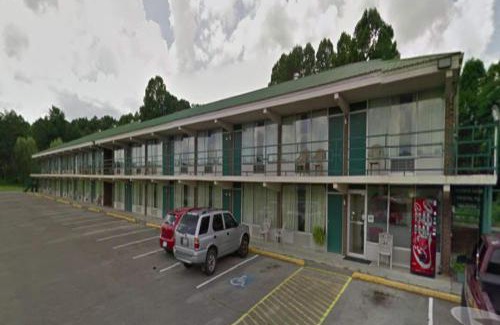 Revelo Hotel | OYO Hotel Whitely City Hwy 27 KY