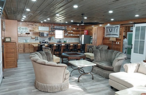 Licking Haus | Ozark Lodge-Spacious Stay adjacent to Ozark Retreat