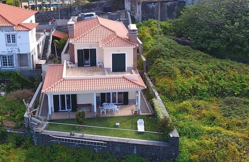 Ponta Delgada Haus | Lovely Sea View 3-Bed House in Ponta Delgada