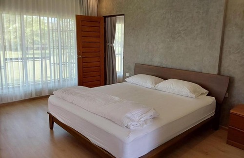Bang Krasan Haus | P Villa Homestay