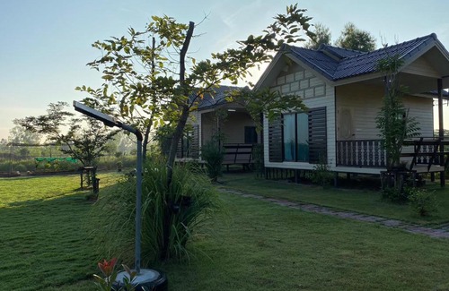 Bang Krasan Haus | P Villa Homestay