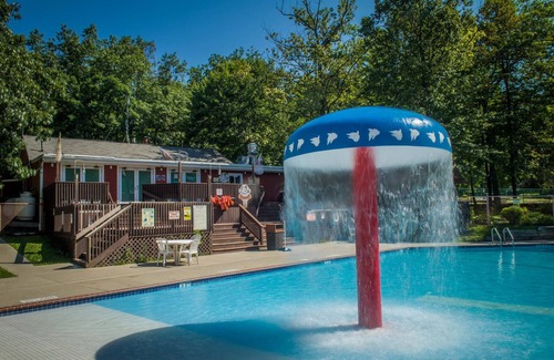 Rexmont Haus | PA Dutch Country RV Resort - Caravan Park