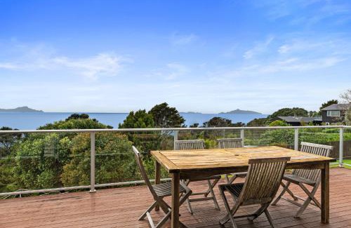 Langs Beach Haus | Pacific Views - Langs Beach Holiday Home