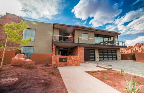 Ivins Villa | Padre Canyon Residences - Double Masters and King Suite with Pool