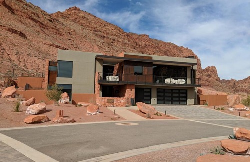 Ivins Villa | Padre Canyon Residences - Double Masters and King Suite with Pool