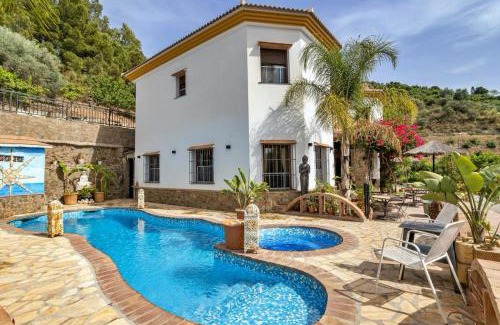 Sayalonga Villa | Padre Sol Yoga Retreat Center Málaga by AndaraHolidays