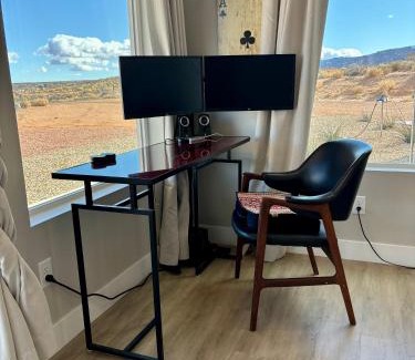 Big Water Haus | Page Arizona border town- Crimson Suite, Desert Canyon Getaway with views