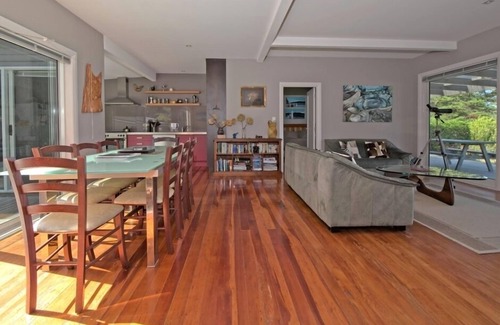 Tryphena Haus | Pah Beach Bungalow, Tryphena