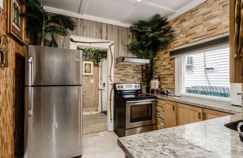 Old North Columbus Haus | Palace Ramses: OSU/SOHUD Luxury Home w/ Barcade/Gym/Throne/ 1st Flr Master Suite