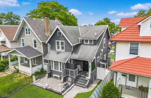 Old North Columbus Haus | Palace Ramses: OSU/SOHUD Luxury Home w/ Barcade/Gym/Throne/ 1st Flr Master Suite