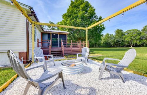 Palatka Haus | Palatka Hideaway with Fireplace and Private Porch