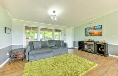 Palatka Haus | Palatka Hideaway with Fireplace and Private Porch
