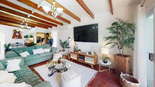 Beachmere Haus | Palazzo on the Beach - Beachmere