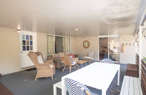 Point Lookout Haus | Palm Beach House - Spacious low set house high up on Tramican Street