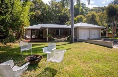 Point Lookout Haus | Palm Beach House - Spacious low set house high up on Tramican Street