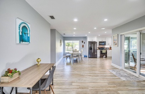 Palm Harbor Haus | Palm Coast Home w/ Screened Patio, 3 Mi to Beach!