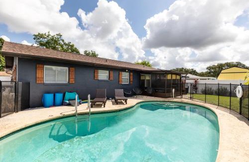 Walsingham Haus | Palm House~Heated Pool~8 min to Beach