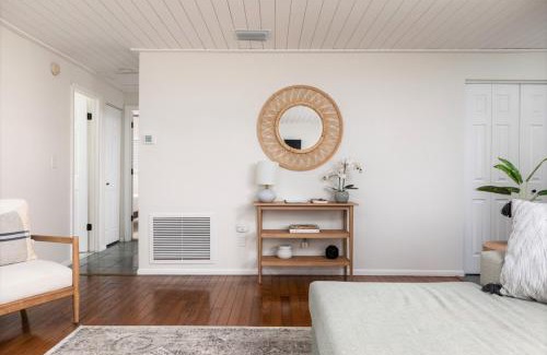 Walsingham Haus | Palm House~Heated Pool~8 min to Beach