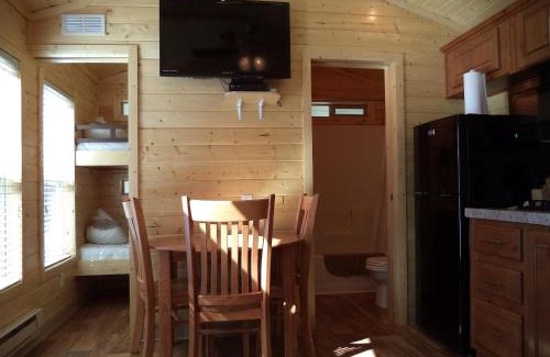 Palm Desert Resort | Palm Springs Camping Resort Cabin 3