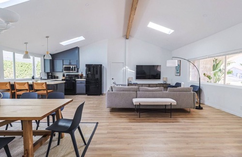 Racquet Club West Haus | Palm Springs Villa for 12, Pool, Casita, Game Room