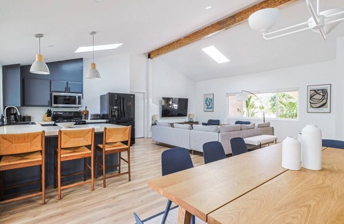 Racquet Club West Haus | Palm Springs Villa for 12, Pool, Casita, Game Room