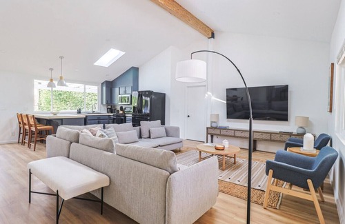 Racquet Club West Haus | Palm Springs Villa for 12, Pool, Casita, Game Room