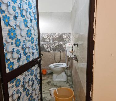 Deoghar Haus | Pandit Devki Nandan Dharamsala & Guest House