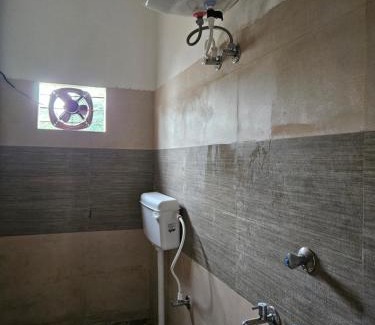 Deoghar Haus | Pandit Devki Nandan Dharamsala & Guest House